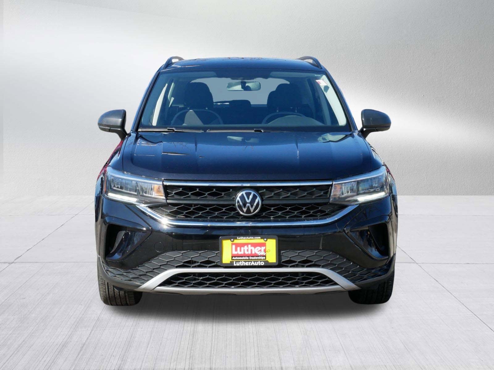 Used 2022 Volkswagen Taos S image 2