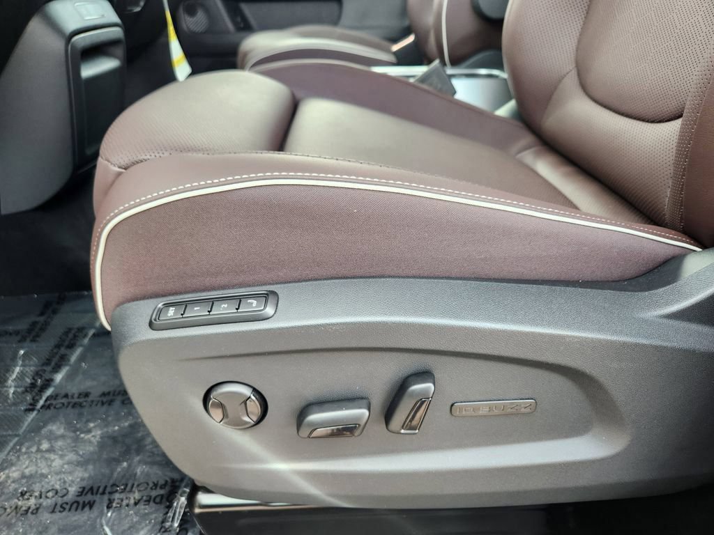 New 2025 Volkswagen ID. Buzz Pro S RWD image 8