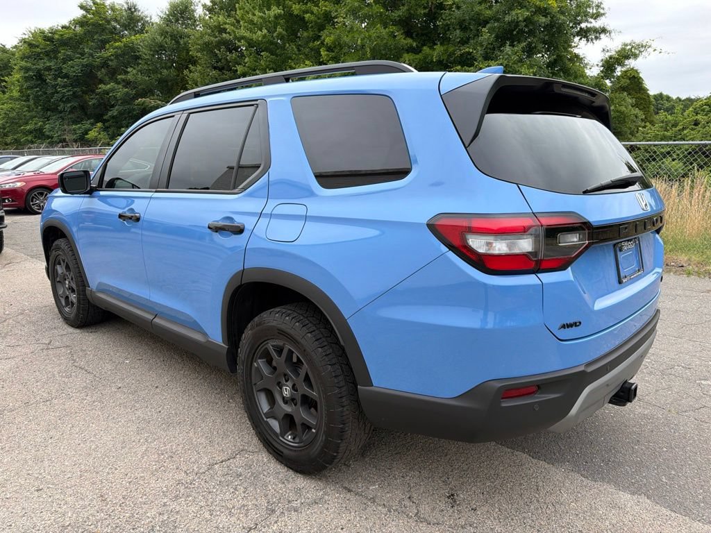 Used 2025 Honda Pilot TrailSport image 4