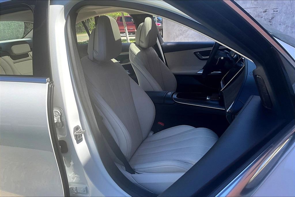Used 2025 Mercedes-Benz E 350 Sedan image 10