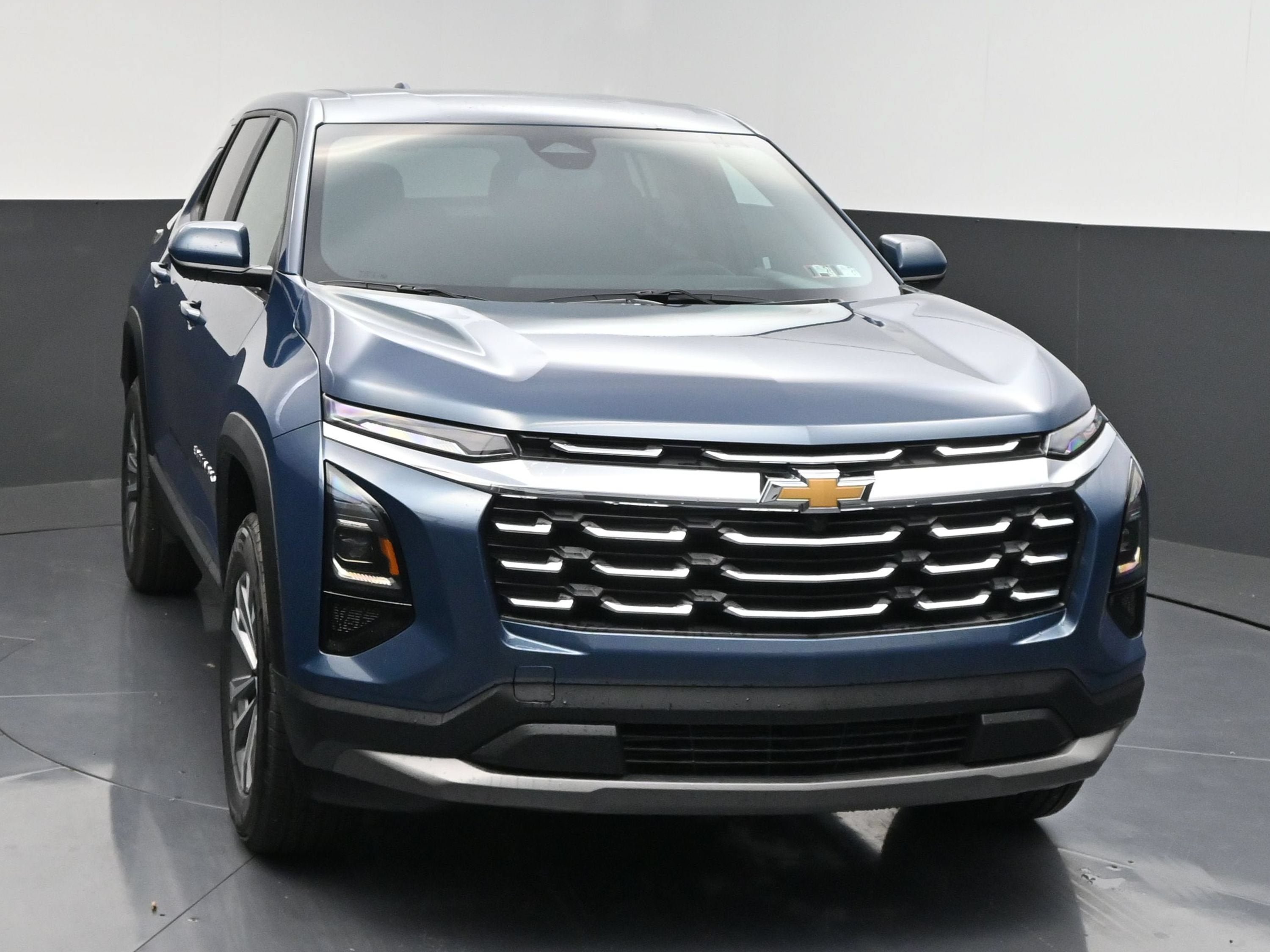 New 2027 Chevrolet Equinox LT FWD image 3