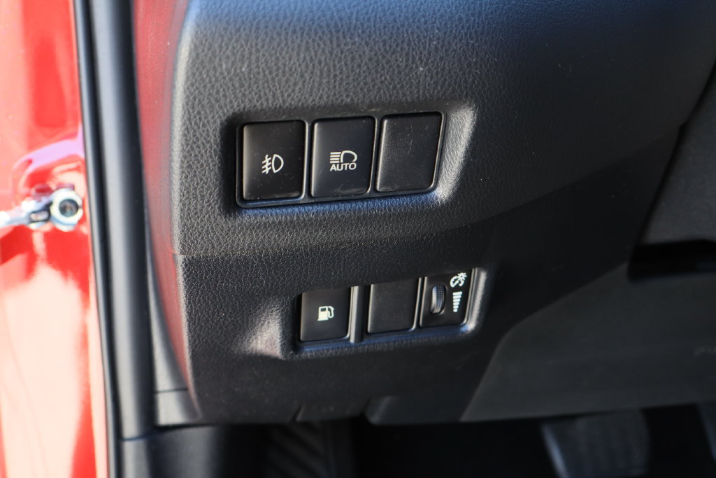 Used 2018 Toyota C-HR XLE FWD image 12