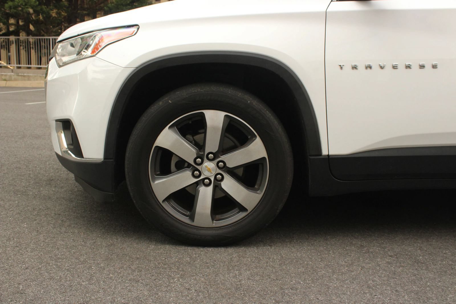 Used 2019 Chevrolet Traverse LT w/ LT Premium Package AWD/4WD image 11