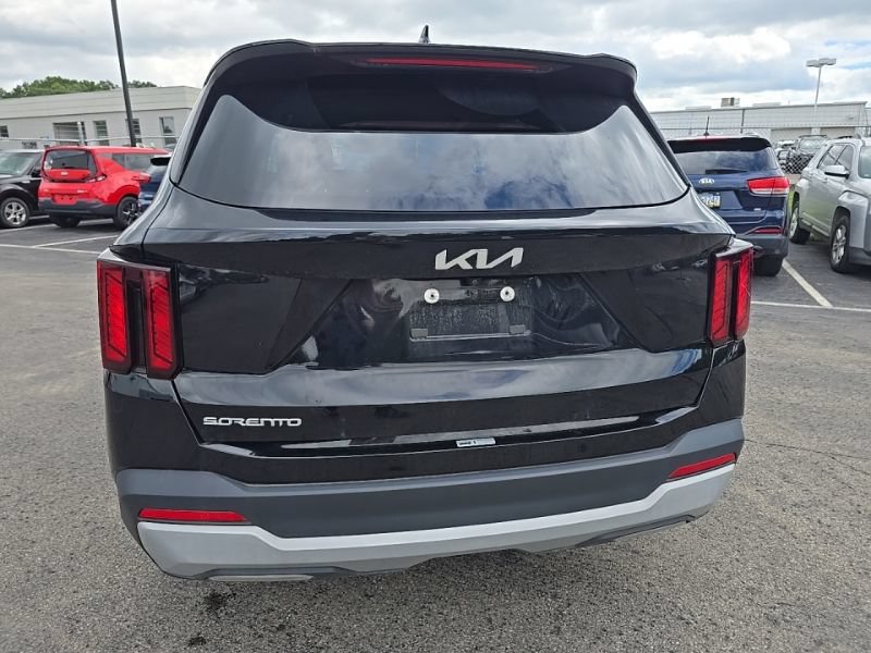 Used 2024 Kia Sorento LX FWD image 6