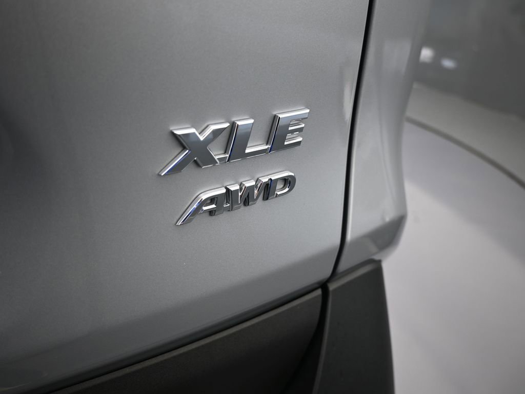 Used 2025 Toyota RAV4 XLE image 39