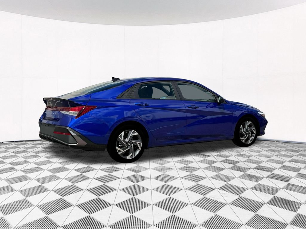 Certified 2025 Hyundai Elantra Sport FWD image 13