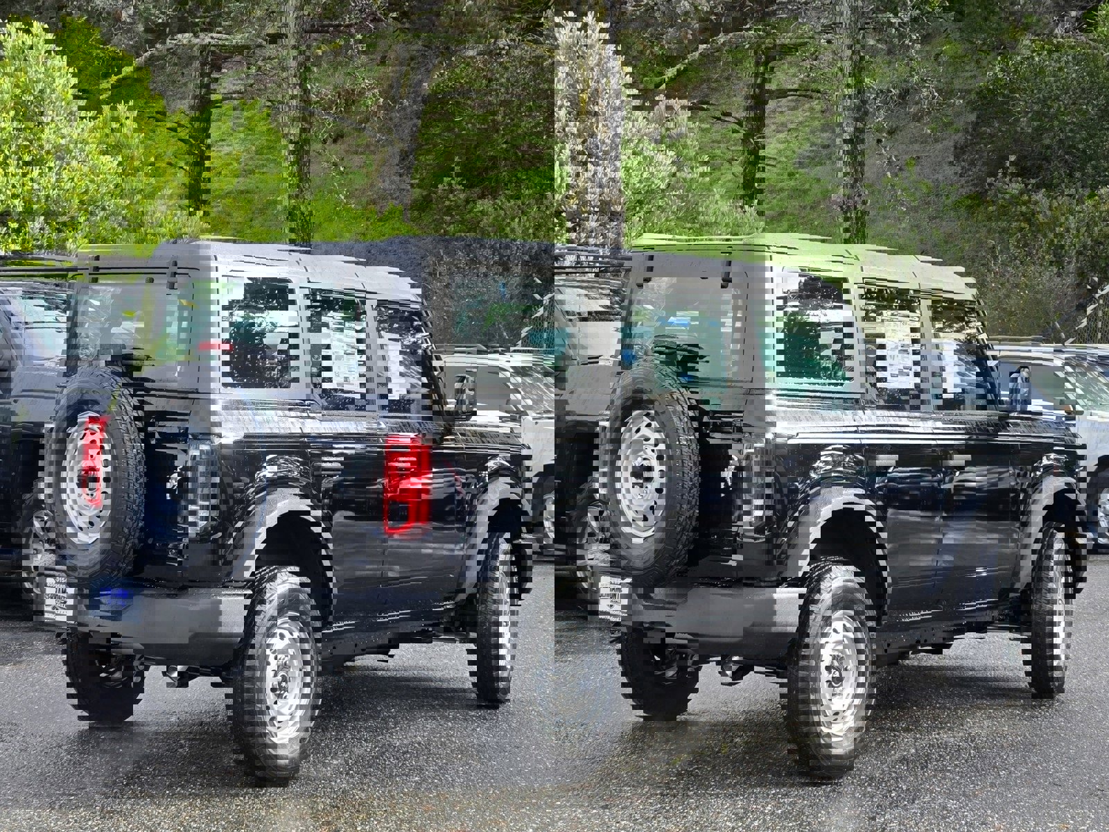 New 2025 Ford Bronco 4-Door image 4