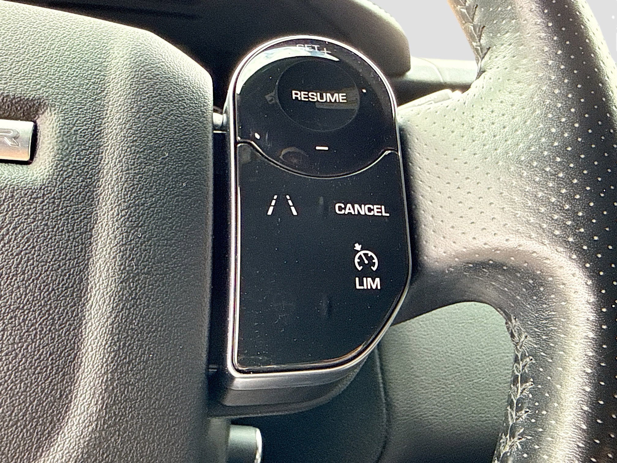 Used 2020 Land Rover Range Rover Sport HSE image 38