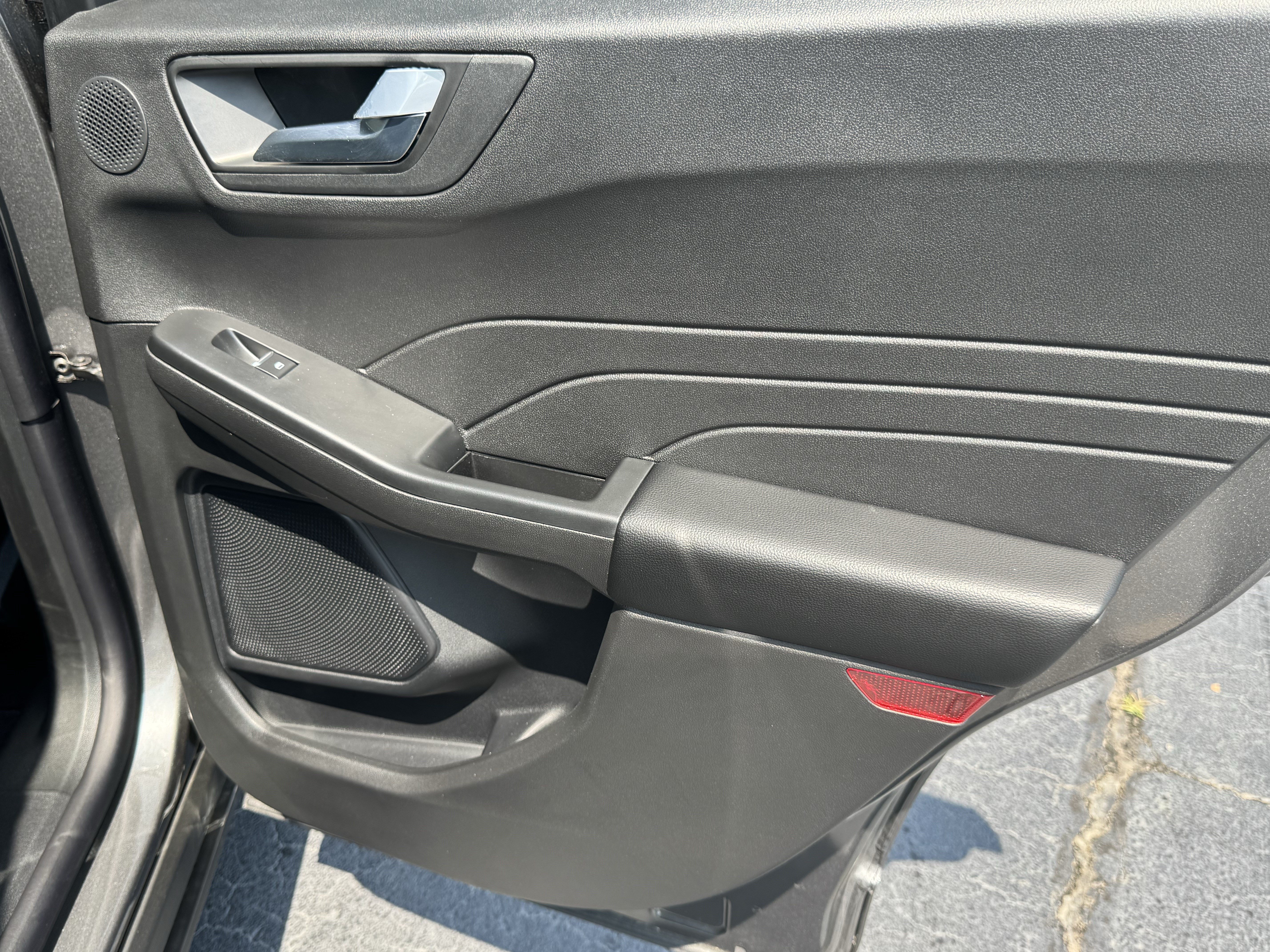 Used 2025 Ford Escape SE w/ PHEV Premium Package FWD image 24