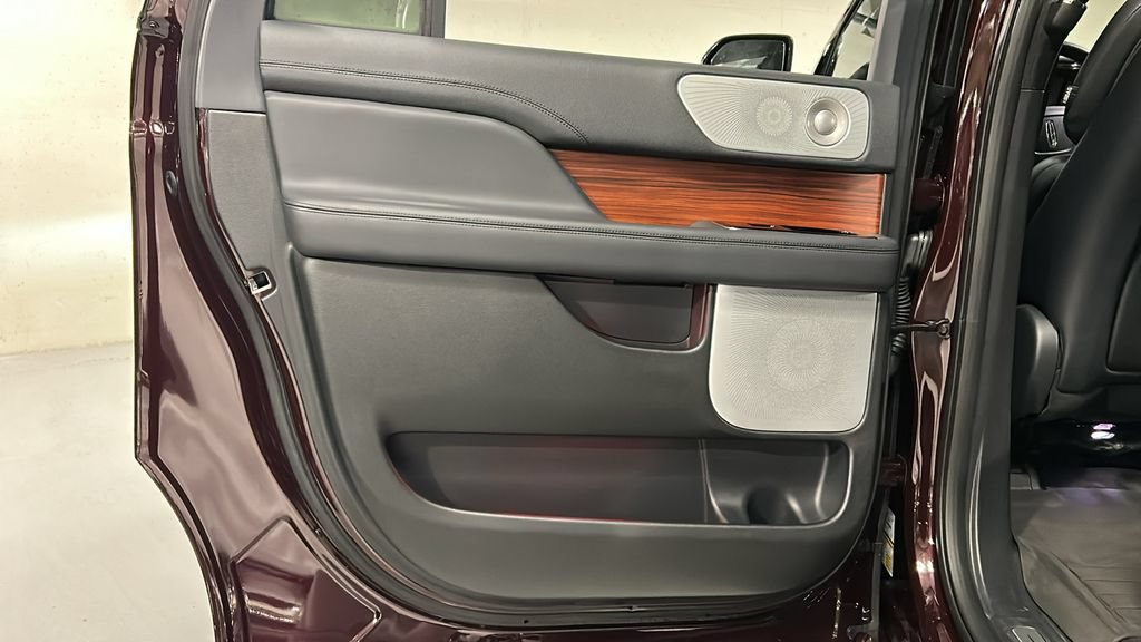 Used 2024 Lincoln Navigator L Reserve AWD/4WD image 23