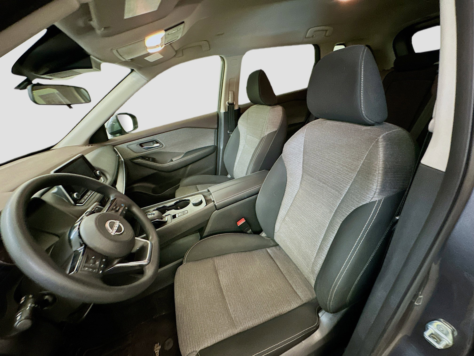 Used 2023 Nissan Rogue SV image 13