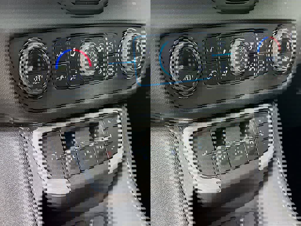 Used 2022 GMC Terrain SLE w/ Driver Convenience Package image 18