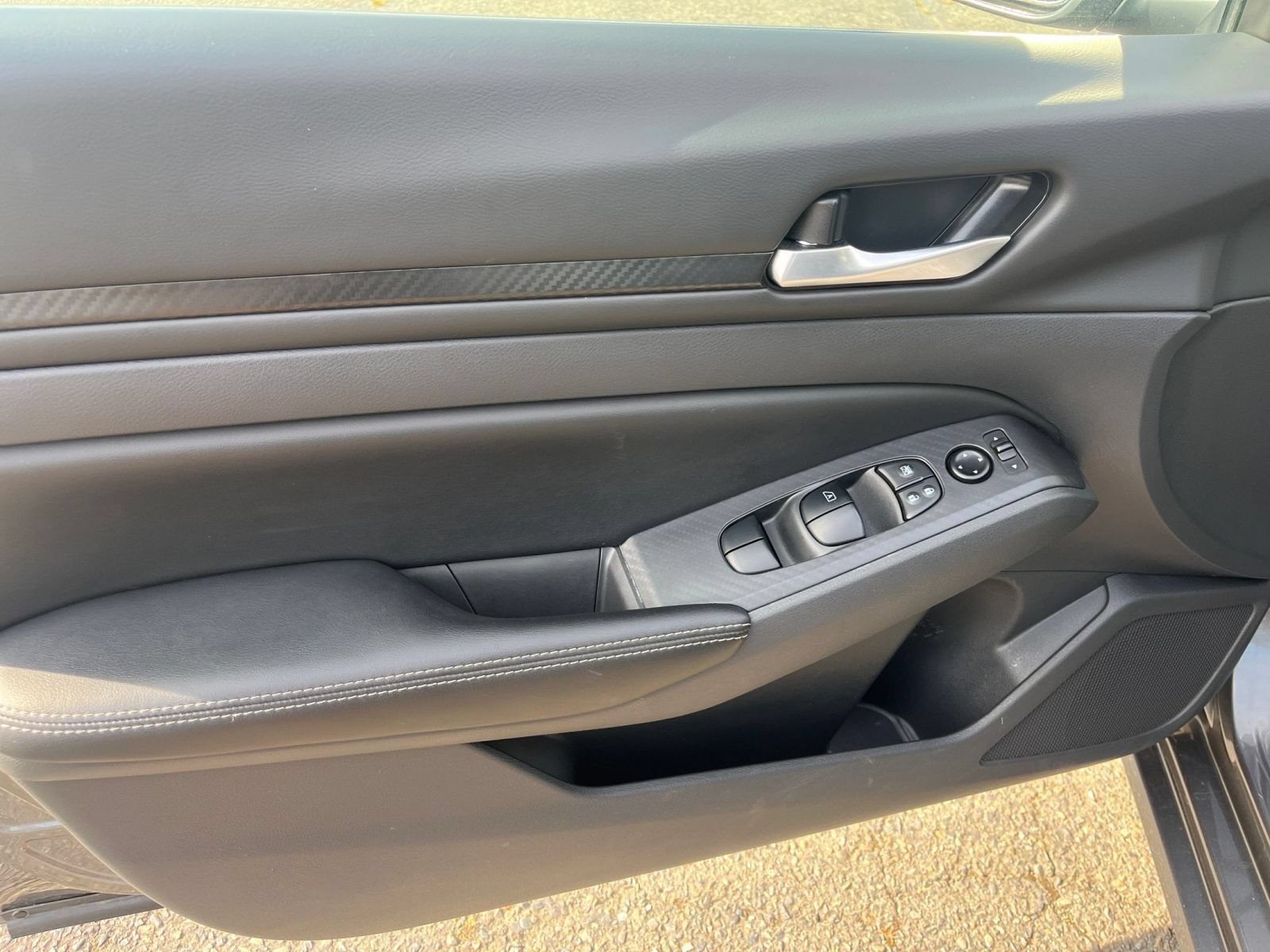 Used 2025 Nissan Altima 2.5 SV FWD image 15