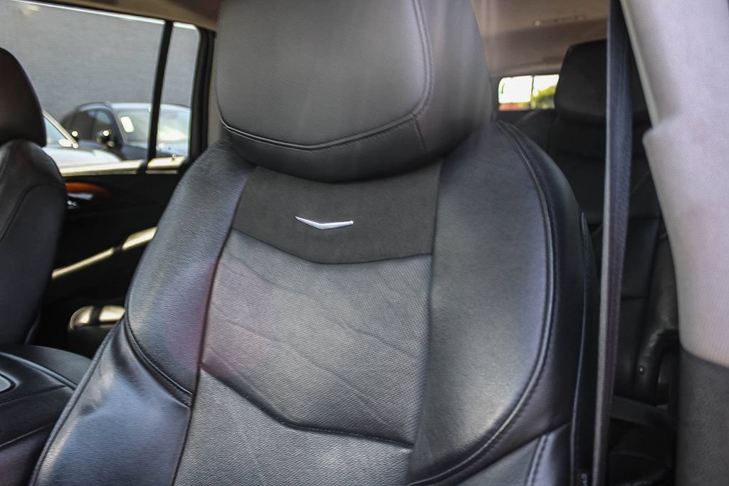Used 2019 Cadillac Escalade ESV Luxury w/ Escalade Sport Edition AWD/4WD image 25