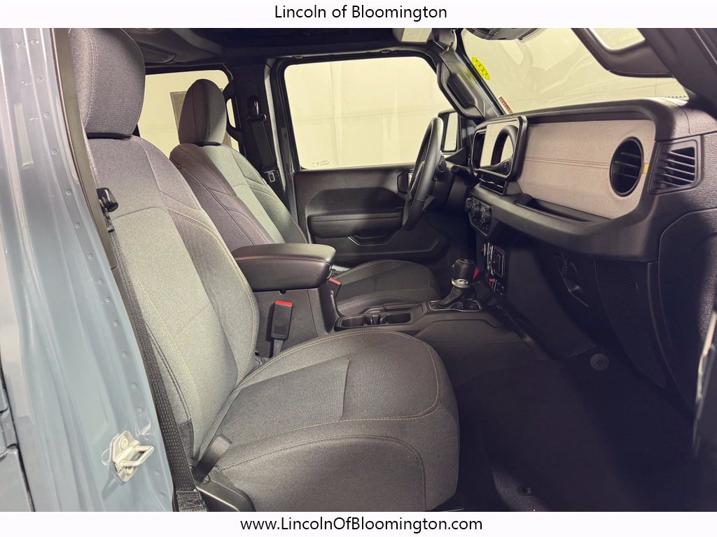 Used 2025 Jeep Wrangler Unlimited Sport AWD/4WD image 12