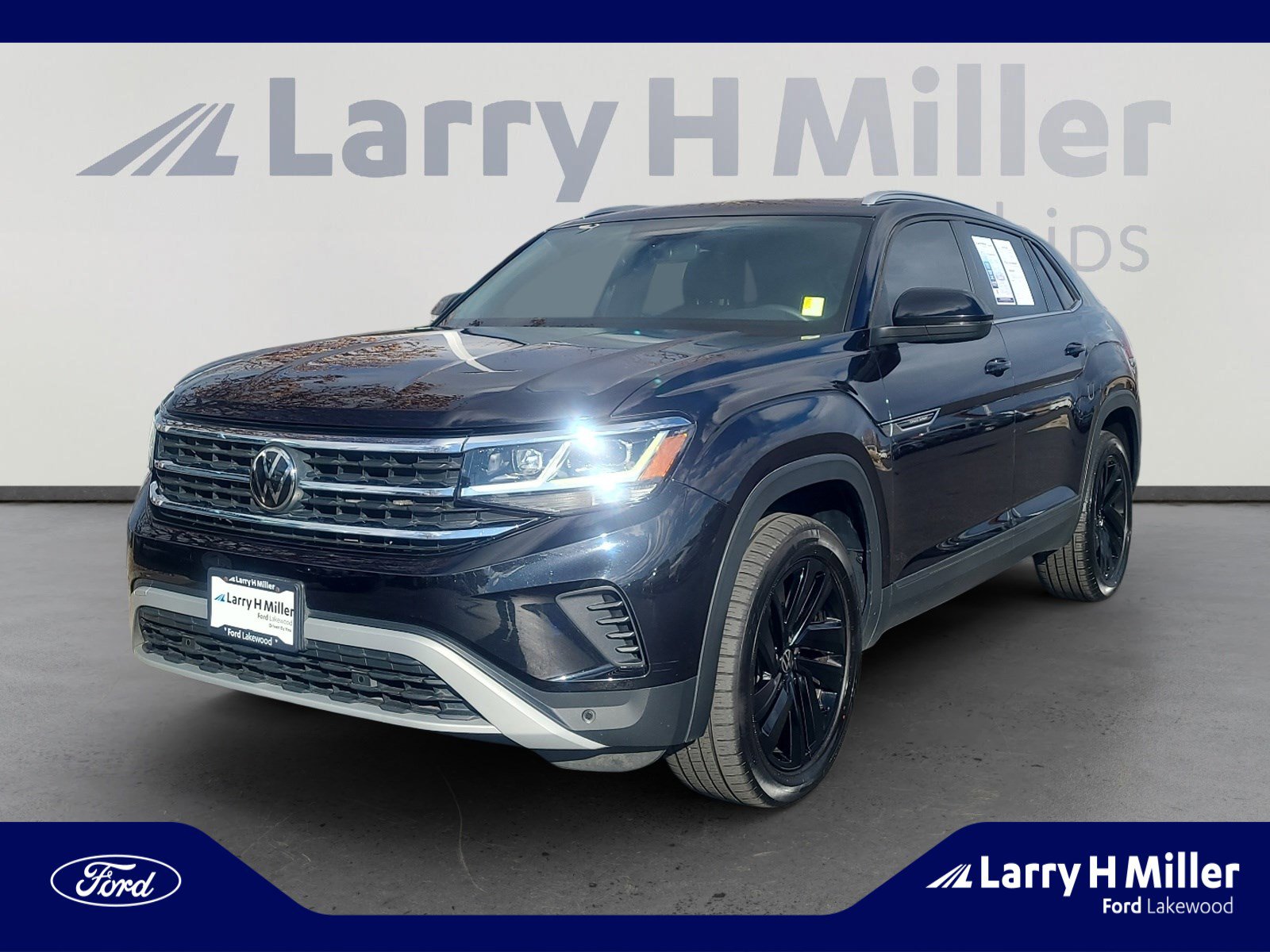 Used 2023 Volkswagen Atlas Cross Sport SE image 1