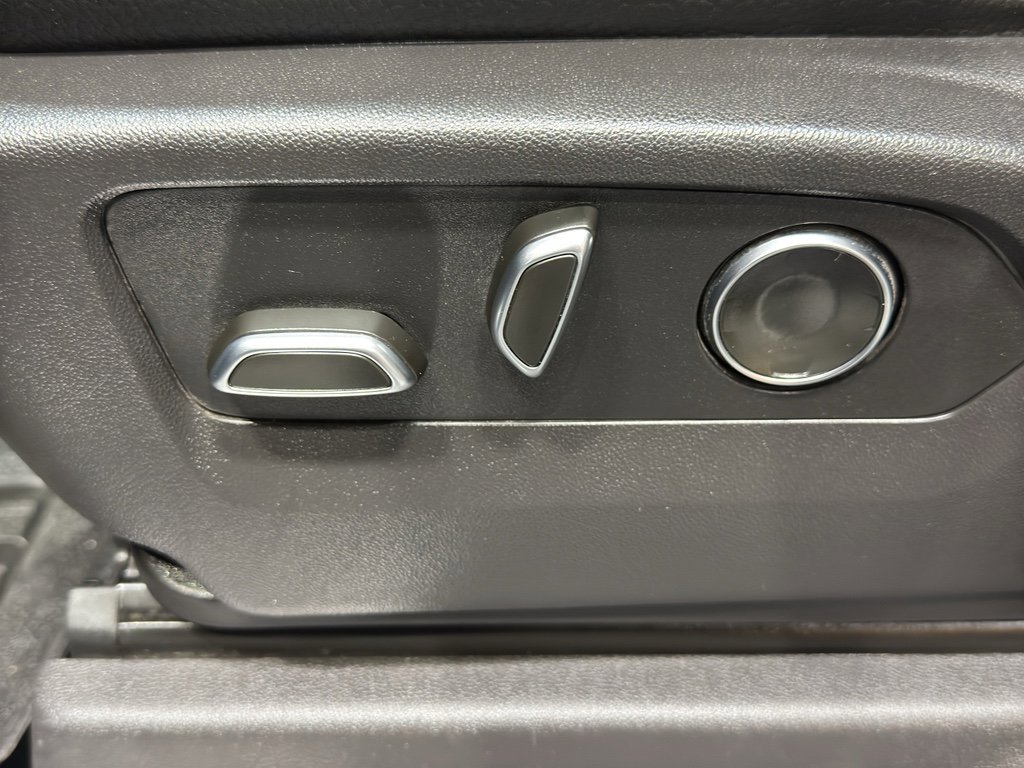 Used 2025 GMC Sierra 3500 Denali w/ Denali Reserve Package image 19