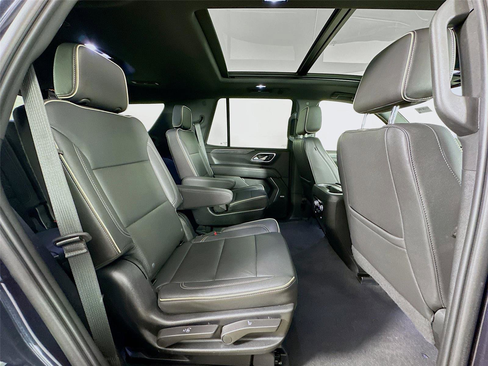 Used 2023 GMC Yukon SLT image 30