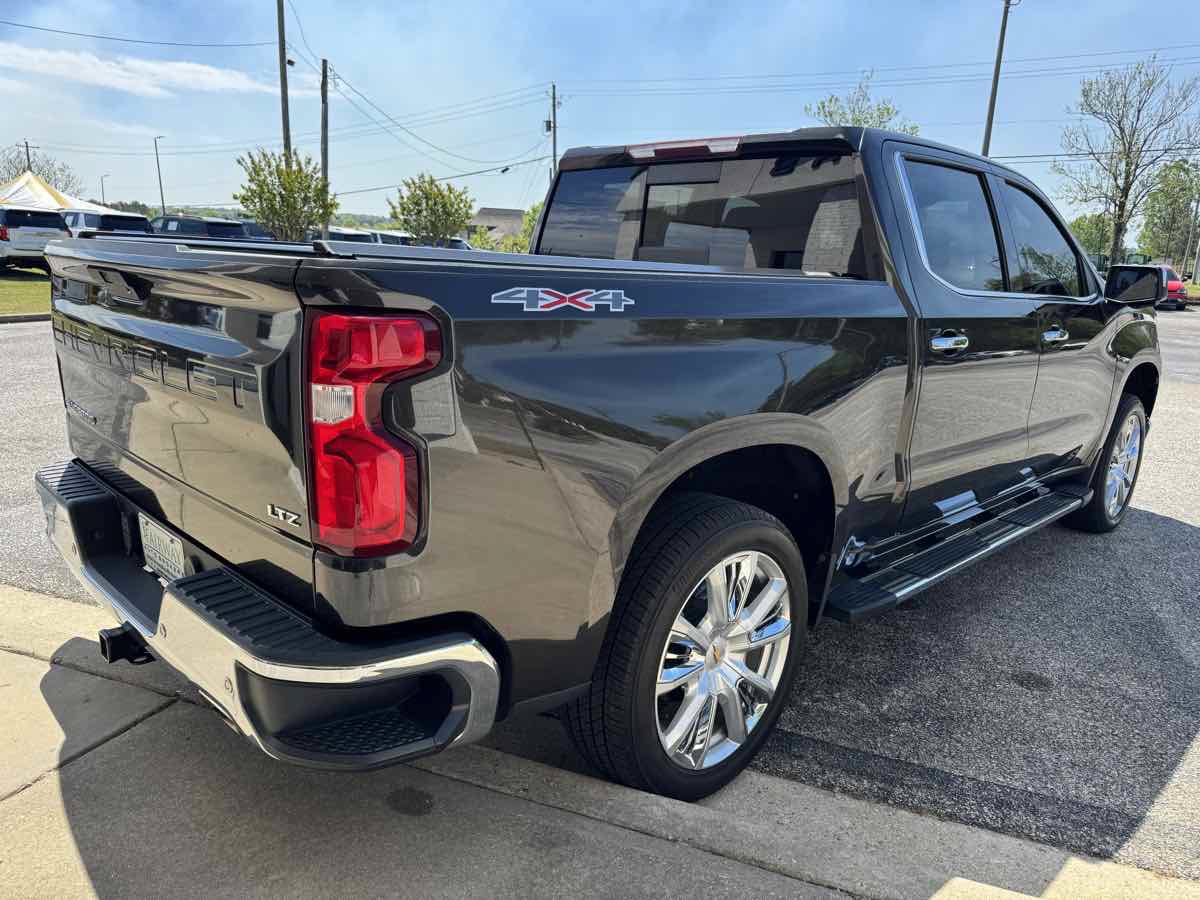Used 2021 Chevrolet Silverado 1500 LTZ w/ LTZ Convenience Package II AWD/4WD image 43