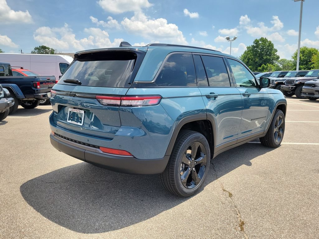 New 2026 Jeep Grand Cherokee Limited w/ Limited Altitude Package AWD/4WD image 4