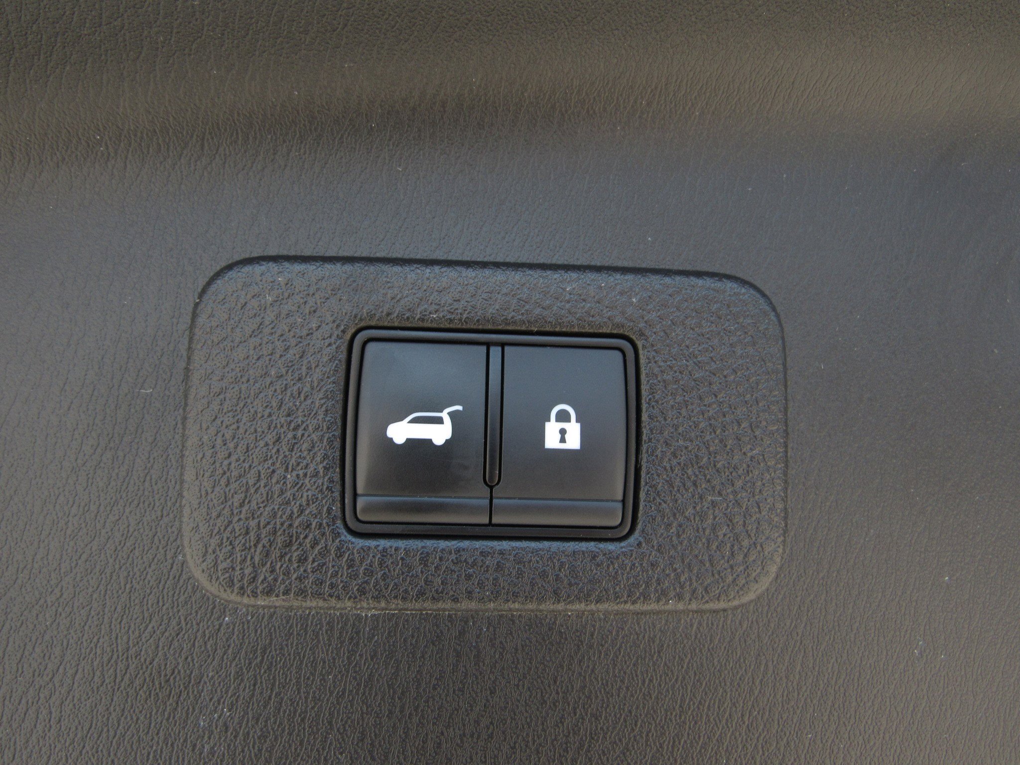 Used 2024 Nissan Armada SL image 14