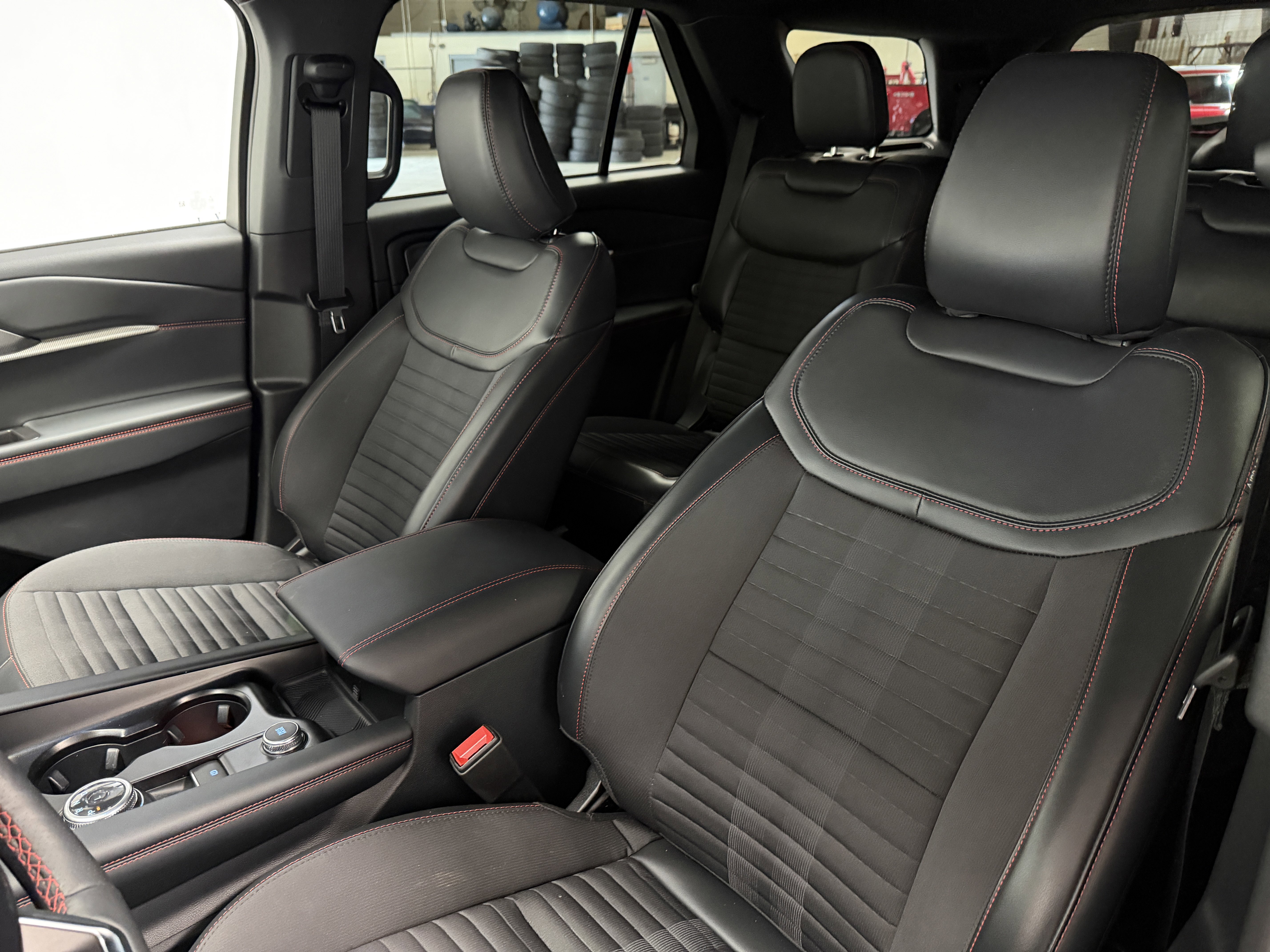Used 2025 Ford Explorer ST-Line AWD/4WD image 19