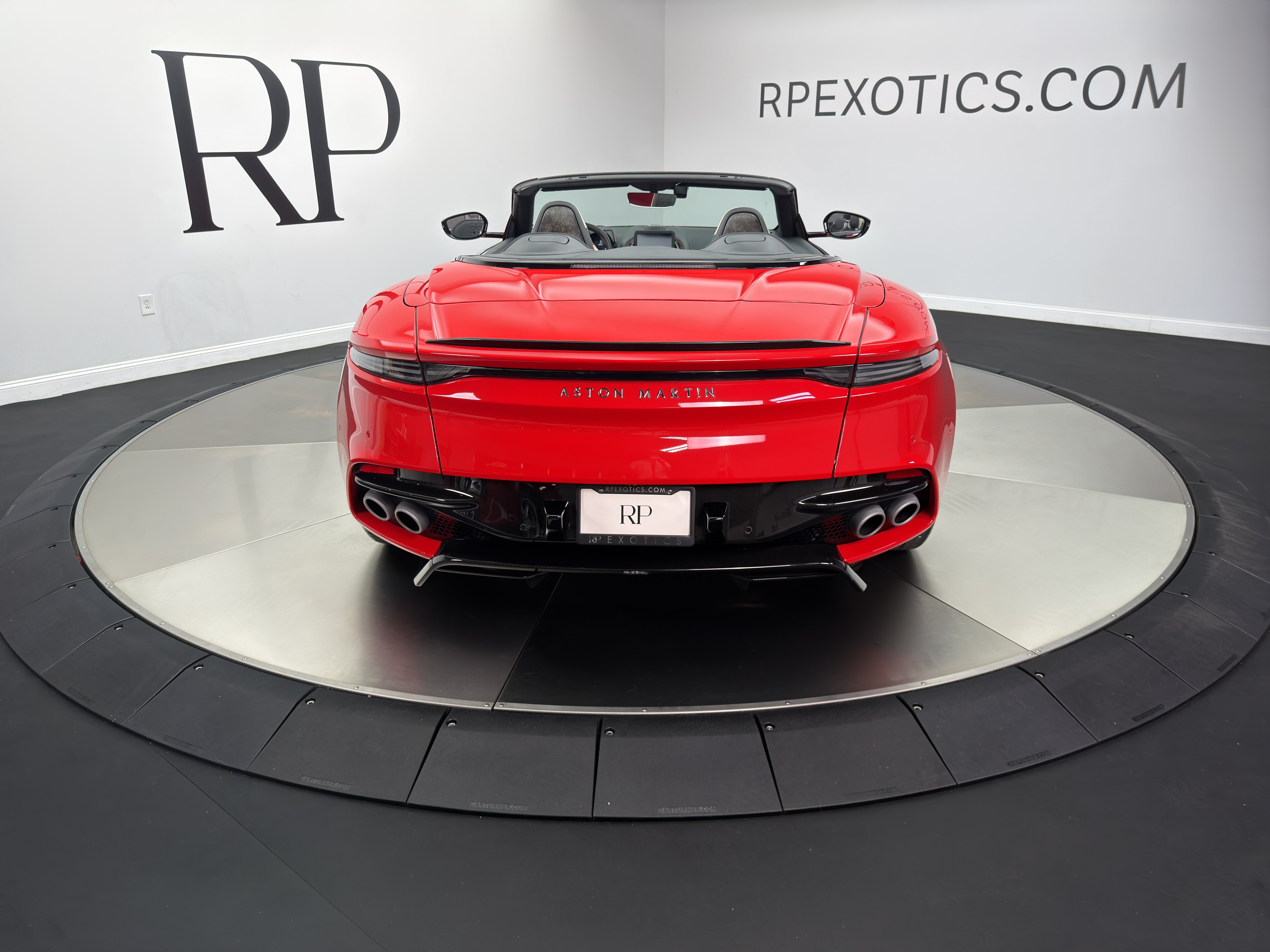 Used 2023 Aston Martin DBS Superleggera Volante RWD image 5