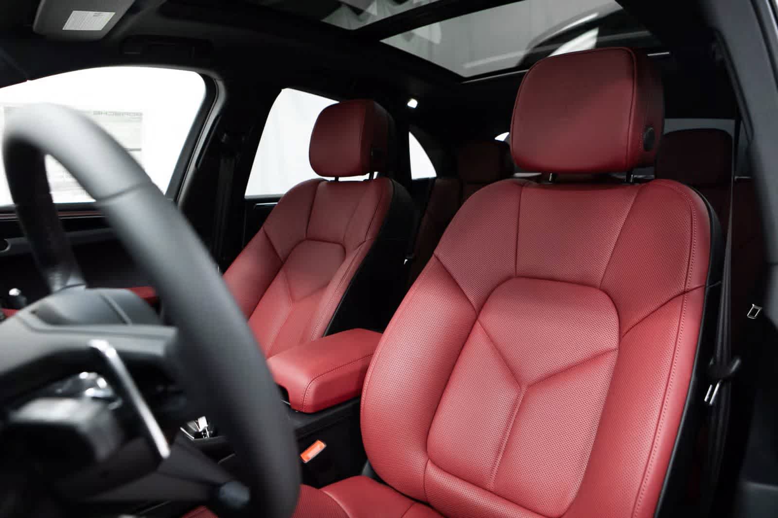 Used 2026 Porsche Macan AWD/4WD image 5