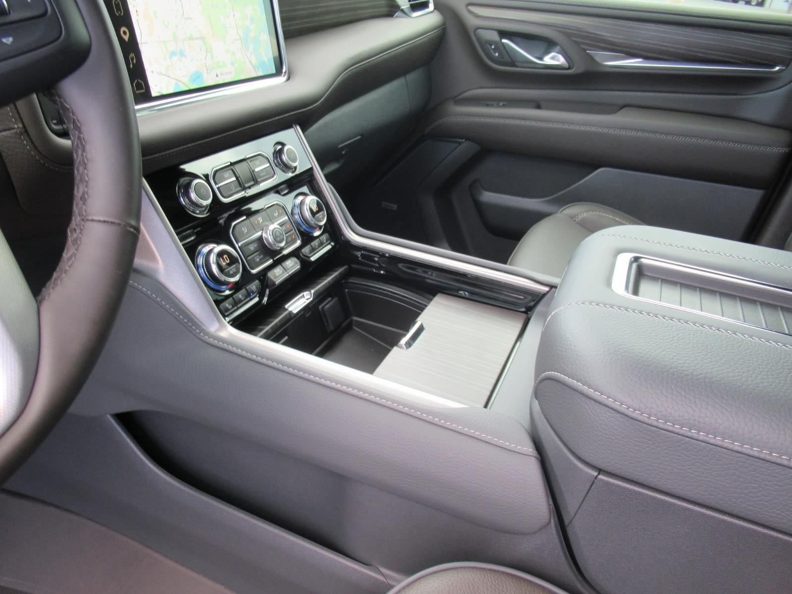 Used 2024 GMC Yukon XL Denali RWD image 15