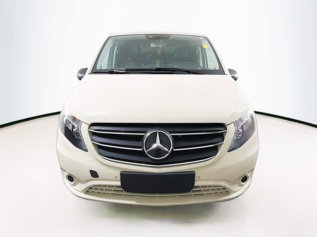 Used 2023 Mercedes-Benz Metris image 2