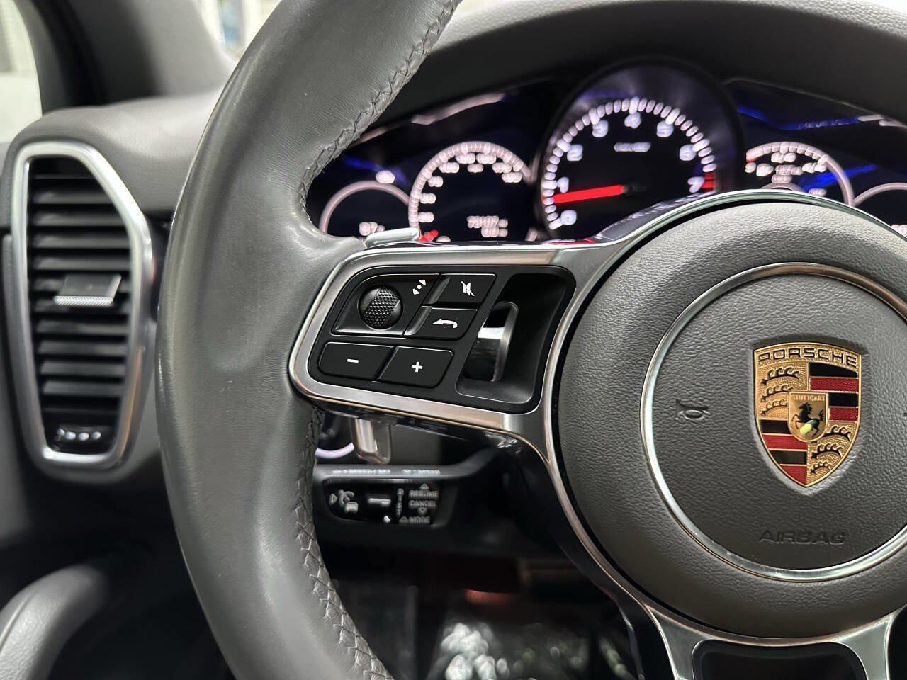 Used 2019 Porsche Cayenne S image 21