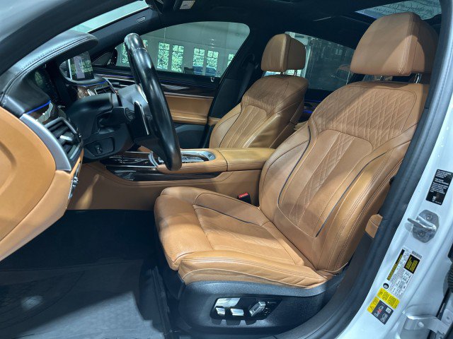 Used 2020 BMW 745e xDrive AWD/4WD image 5