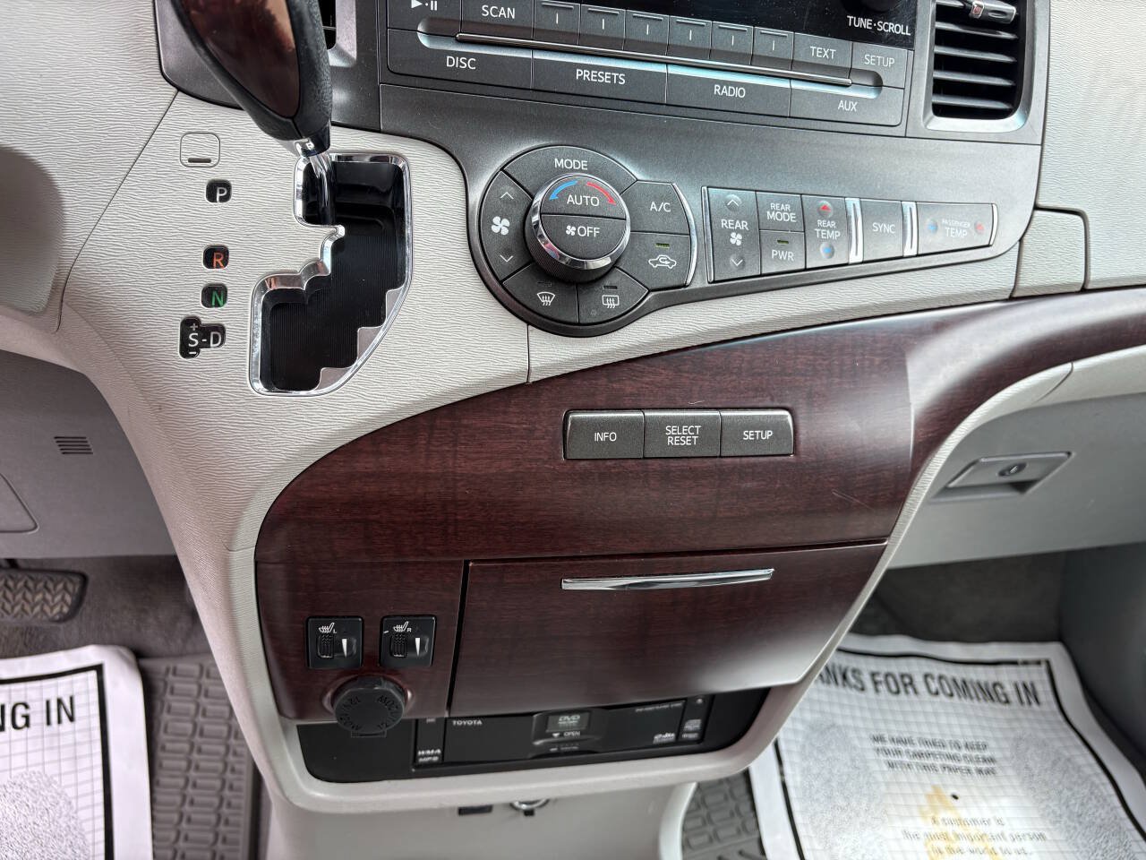 Used 2011 Toyota Sienna XLE w/ Entertainment Pkg FWD image 33