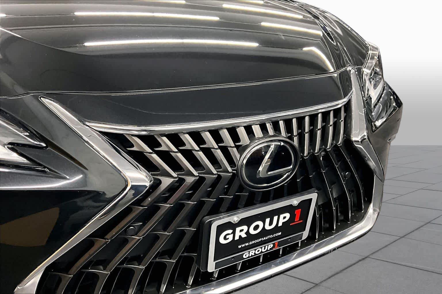 Used 2025 Lexus ES 300h w/ Premium Package FWD image 30