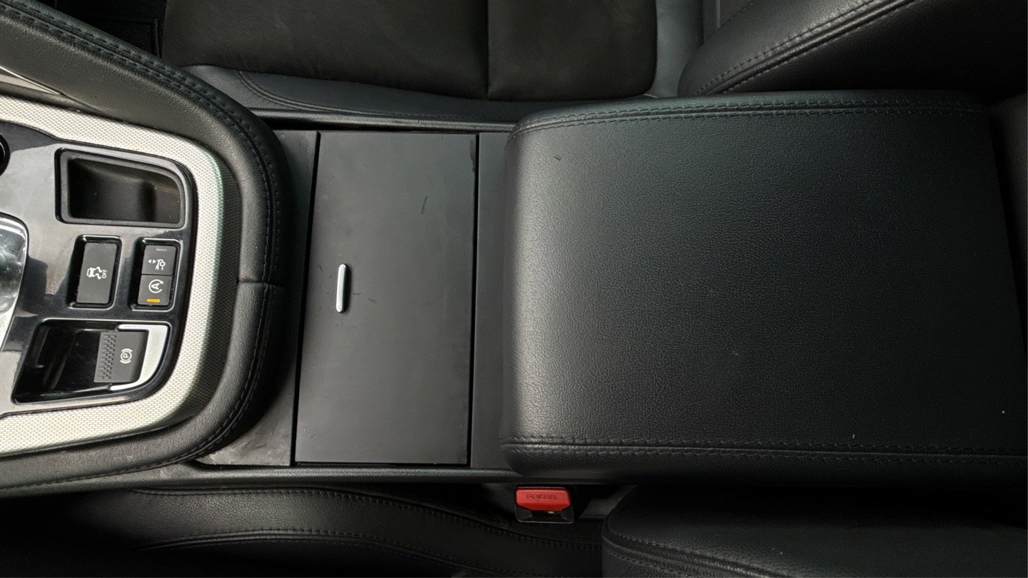 Used 2017 Jaguar F-TYPE Coupe image 28