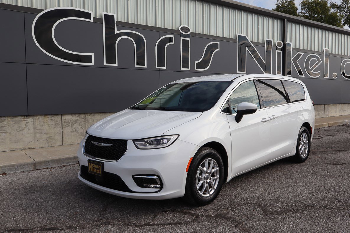 Used 2023 Chrysler Pacifica Touring-L