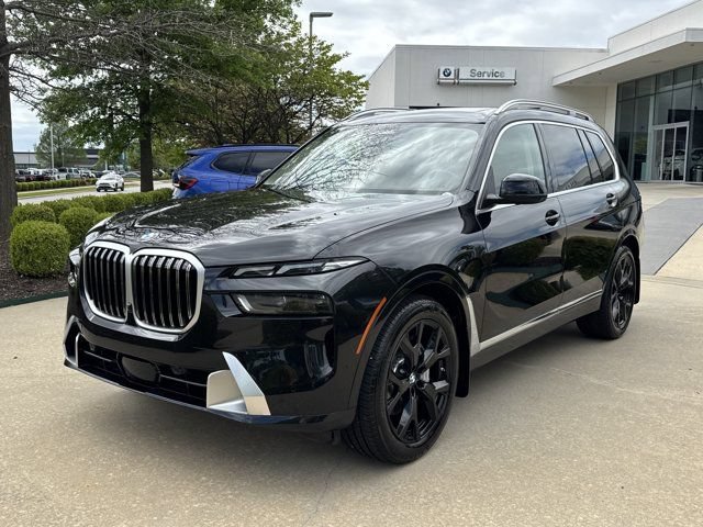Used 2025 BMW X7 xDrive40i AWD/4WD image 1