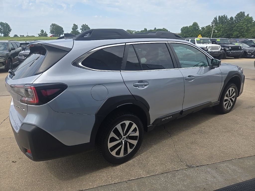 Used 2023 Subaru Outback Premium AWD/4WD image 14