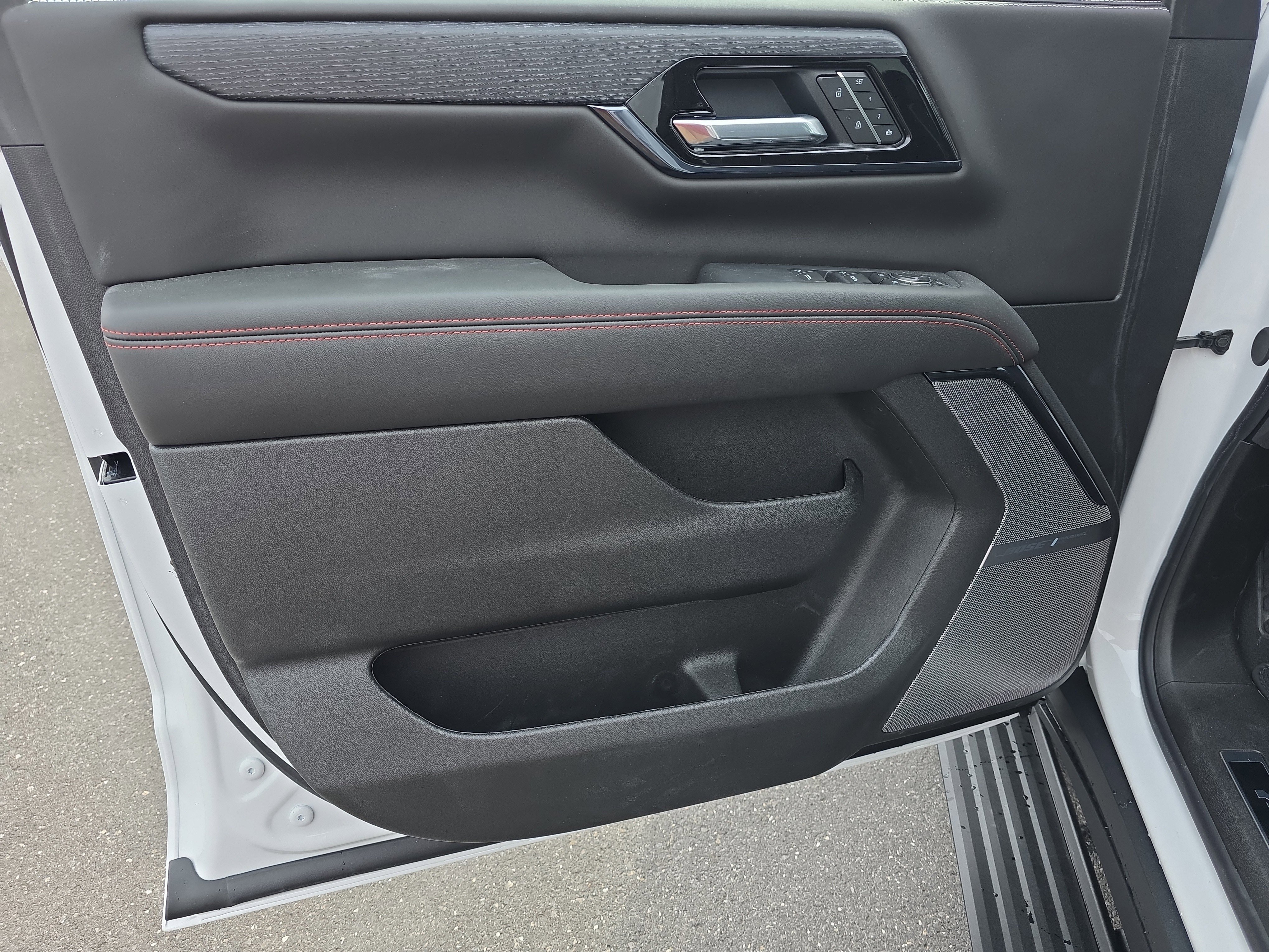 New 2025 GMC Yukon XL AT4 Ultimate image 15