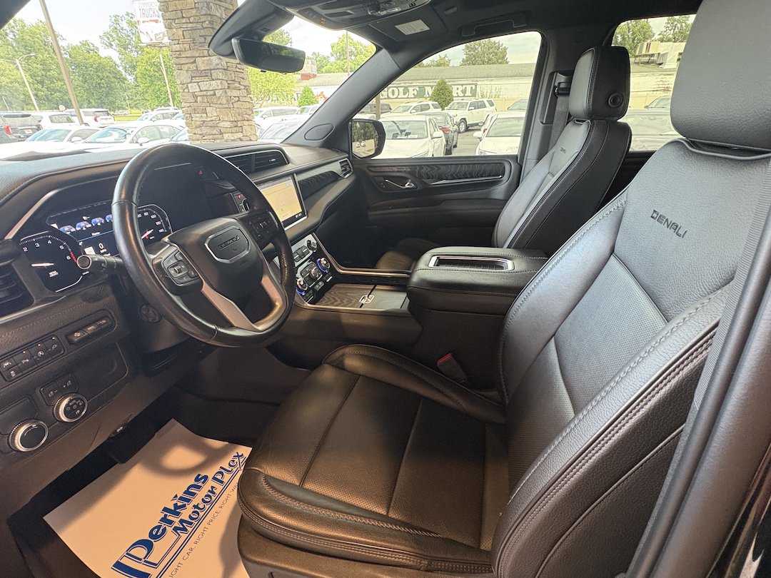 Used 2021 GMC Yukon Denali w/ Denali Premium Package RWD image 23