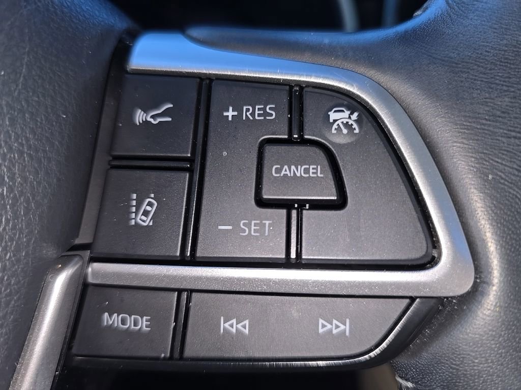 Used 2023 Toyota Highlander Limited image 25