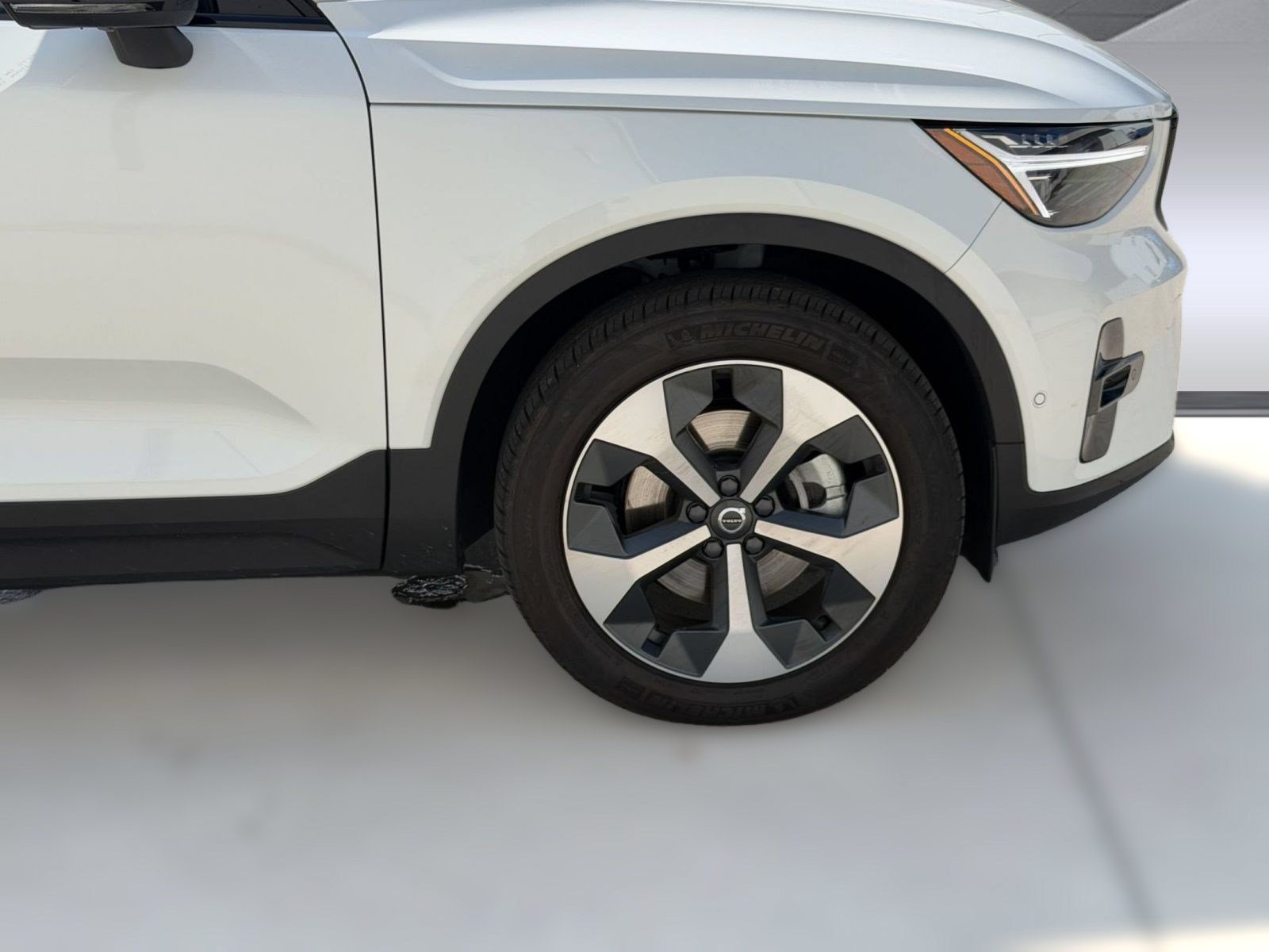 Certified 2026 Volvo XC40 B5 Plus w/ Climate Package AWD/4WD image 12