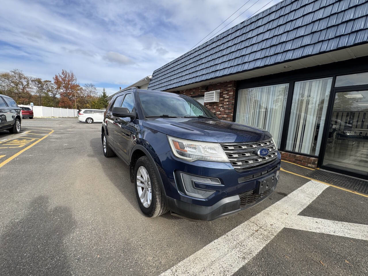 Used 2016 Ford Explorer Base AWD 4dr SUV image 4