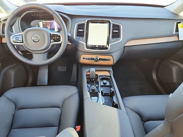 Certified 2025 Volvo XC90 B6 Core w/ Protection Package Premier image 11