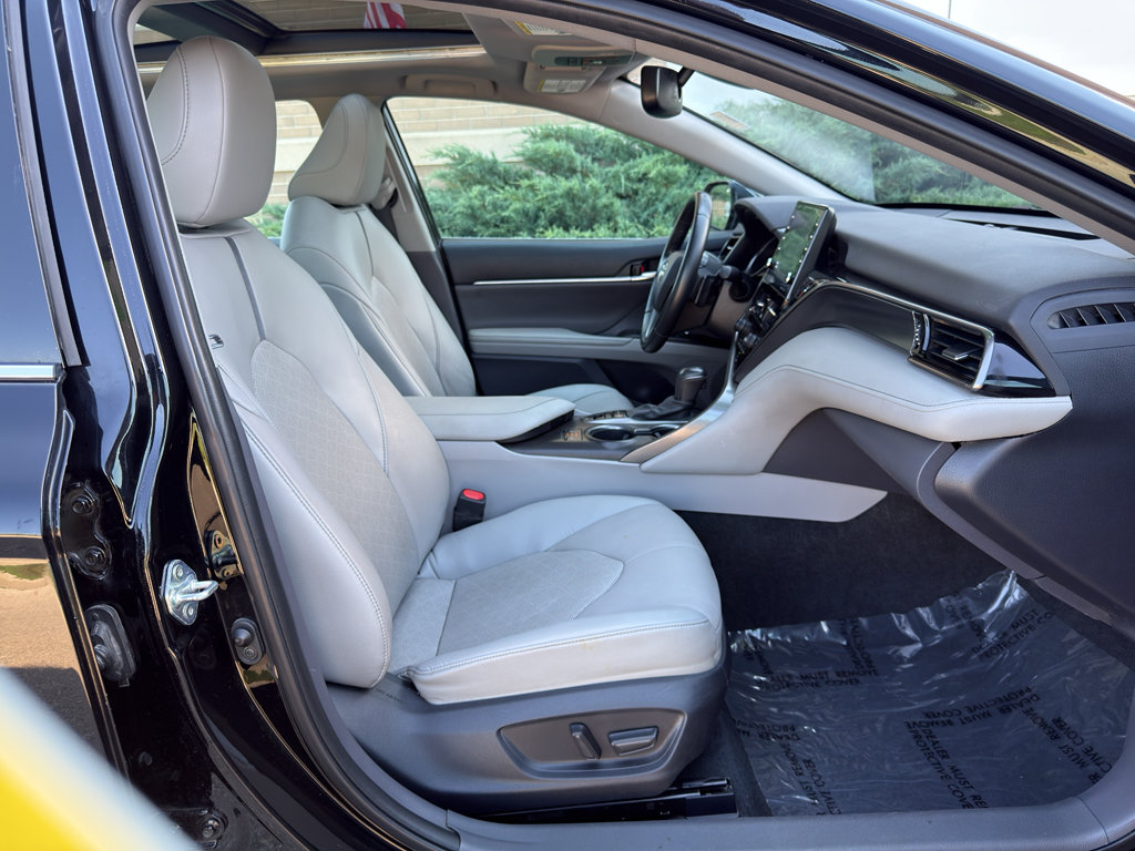 Used 2022 Toyota Camry XSE FWD image 34