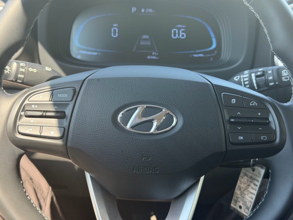 Used 2023 Hyundai Venue SEL FWD image 11