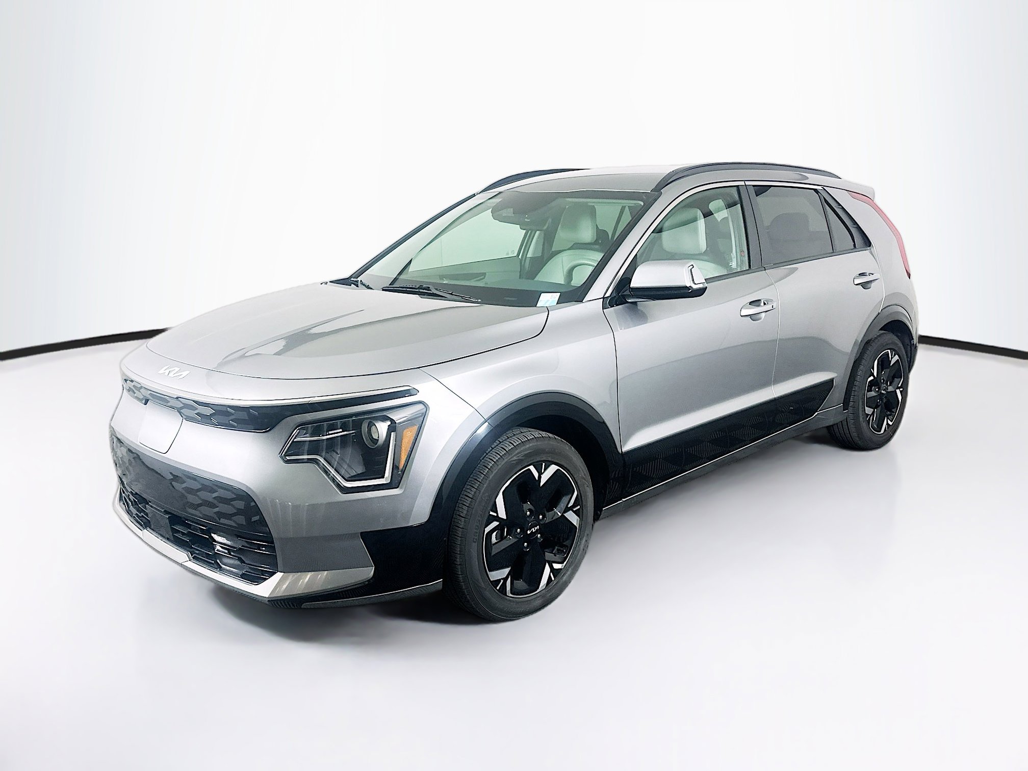 Used 2023 Kia Niro Wind w/ Wind Preserve Package FWD image 3