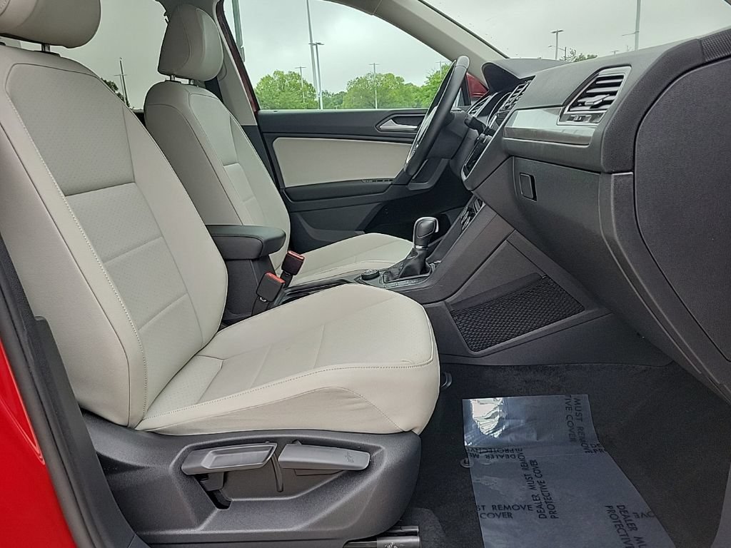 Used 2019 Volkswagen Tiguan SE w/ 3rd Row Seat Package AWD/4WD image 17
