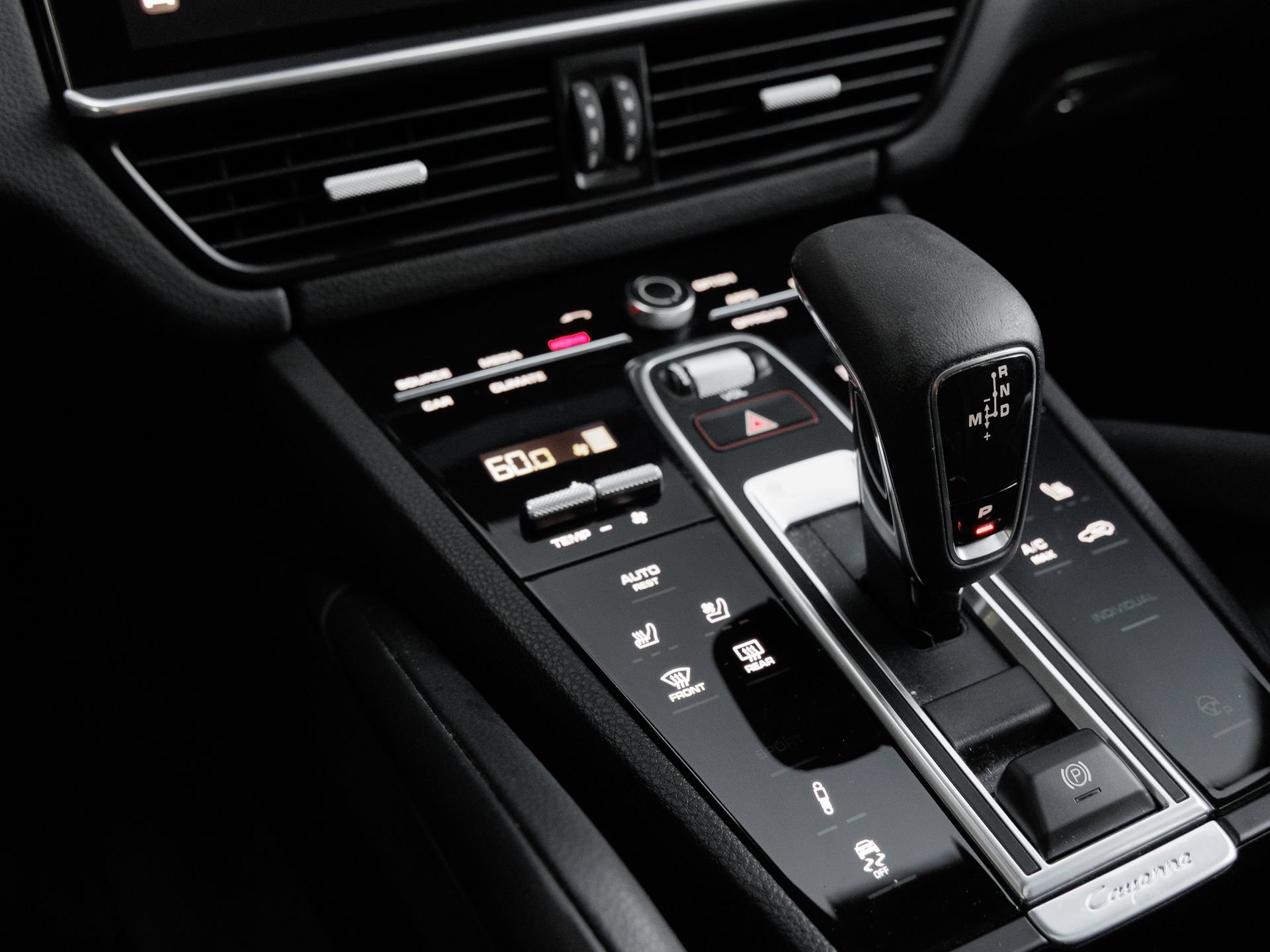 Certified 2022 Porsche Cayenne Coupe AWD/4WD image 21