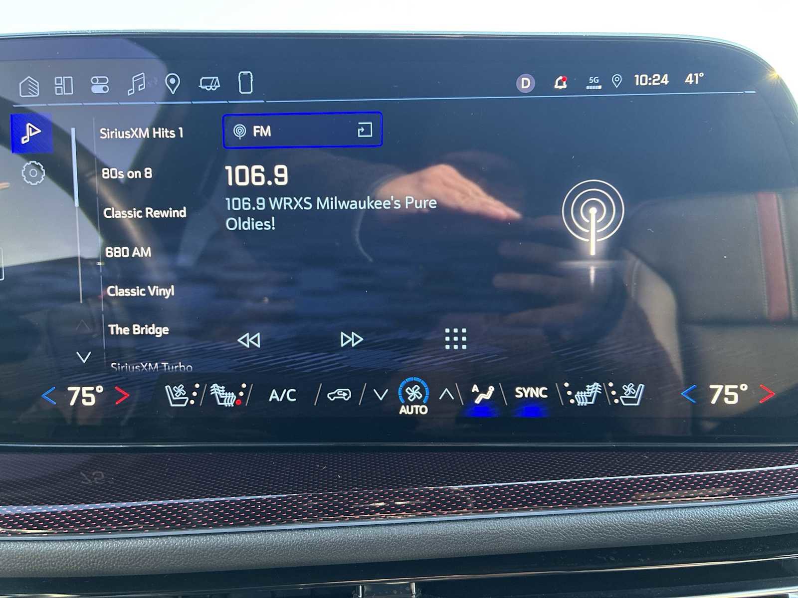 Certified 2025 Chevrolet Traverse RS image 13